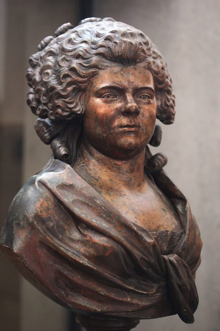 Lire la suite à propos de l’article Le buste de Gabrielle Danton – Claude-André Desaine